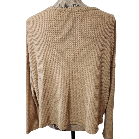 3/$25 American Eagle Button-down Waffle Knit Cardigan - Medium - Picture 5 of 7